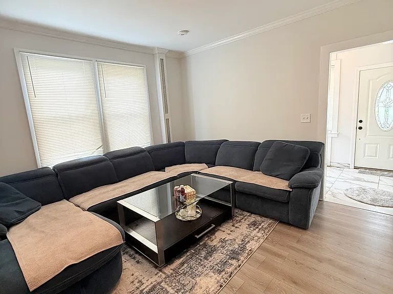 815 Carpenter Pl — Photo 5