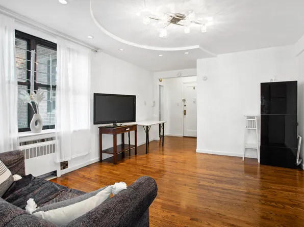 2807 Kings Highway image 1 of 5