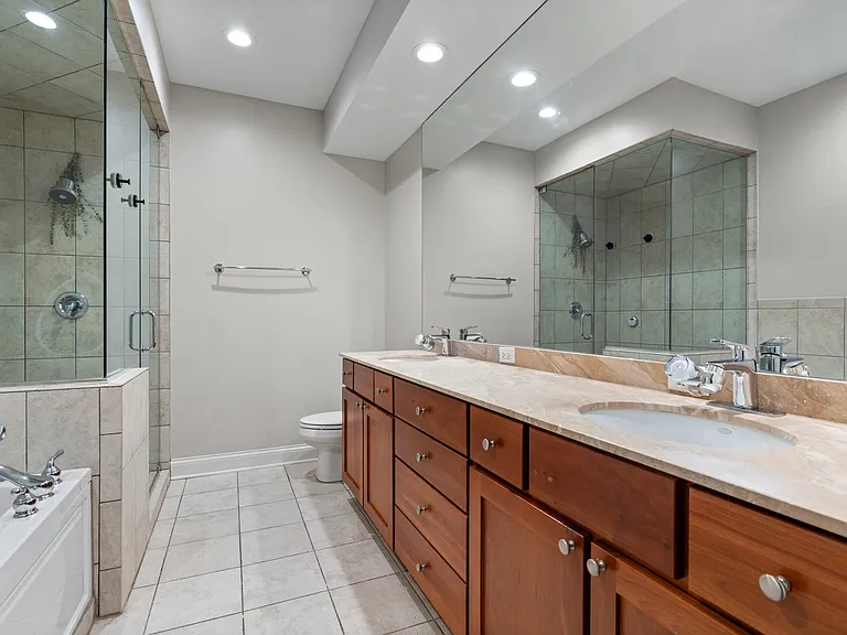 1056 W Lawrence Ave #2C — Photo 12