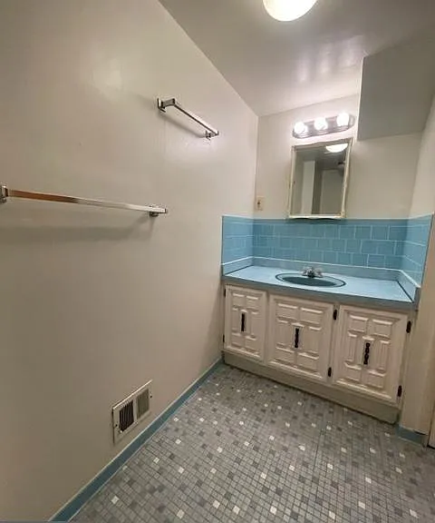4408 Glenridge St — Photo 23