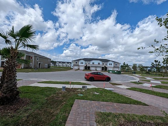 3rd image of 98 Carmella Ct