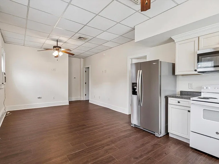 221 Center St — Photo 2