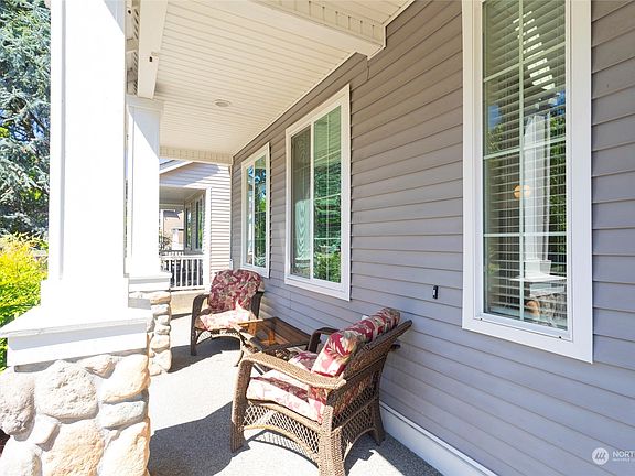 4th image of 18107 15th Avenue E