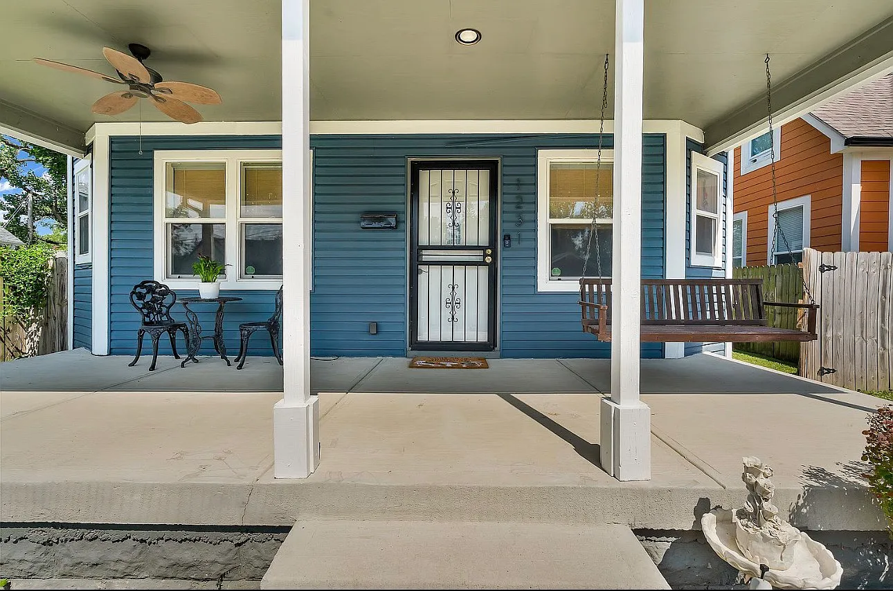 3 bed, 2038 sqft, $1,800 — Photo 2