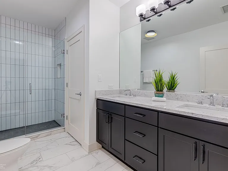 2740 N Spaulding Ave — Photo 19