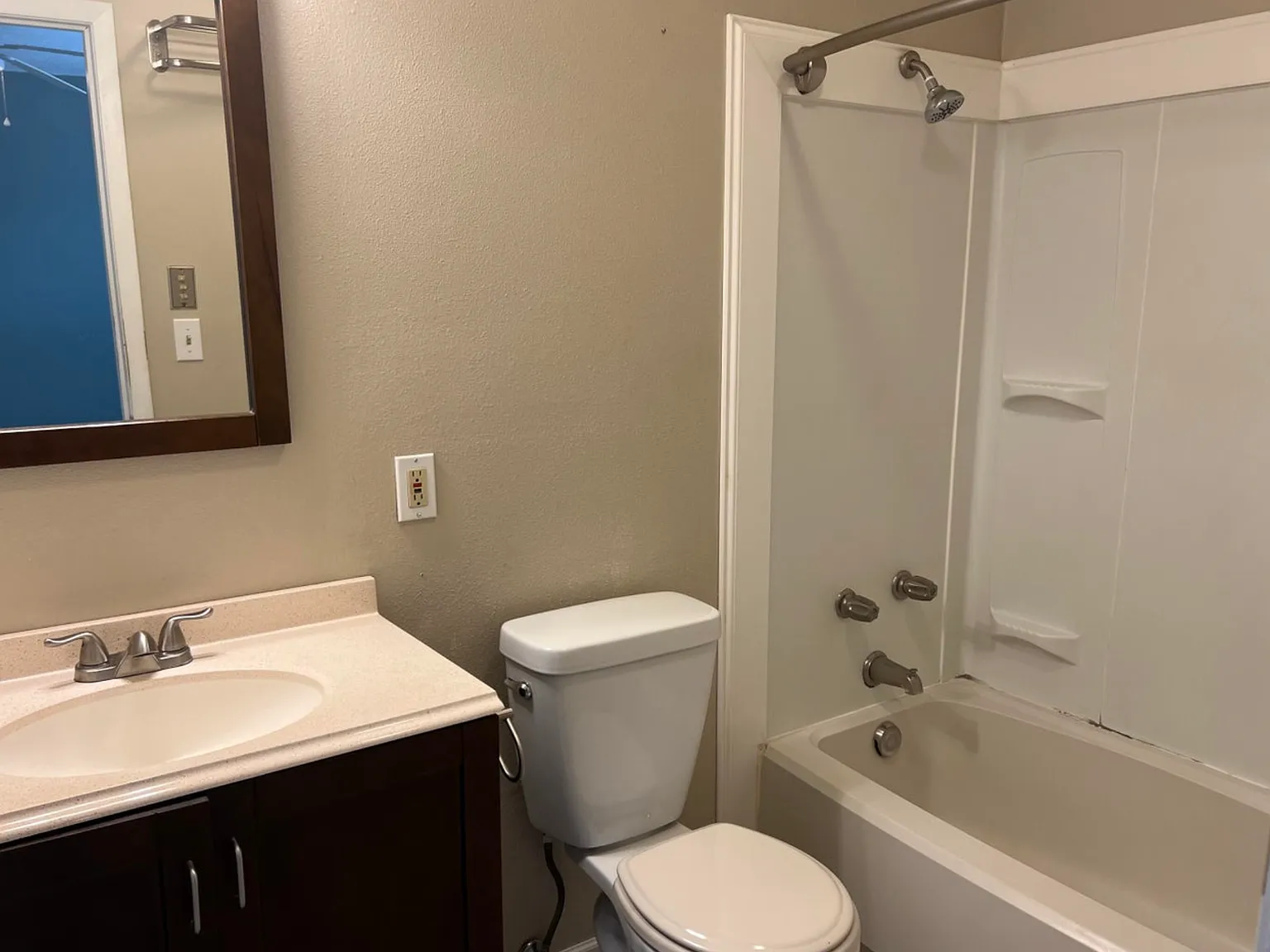 402 Thompson Drive - 1 — Photo 4