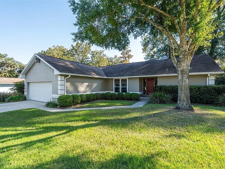 8120 NW 48th Ln — Photo 2