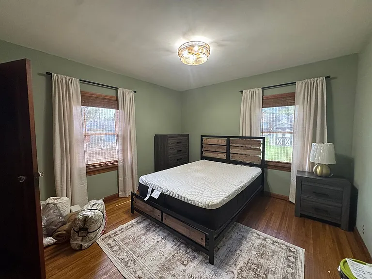 1620 Olive St — Photo 4