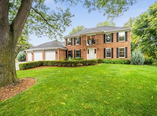 301 Trappers Pass, Chanhassen, MN 55317