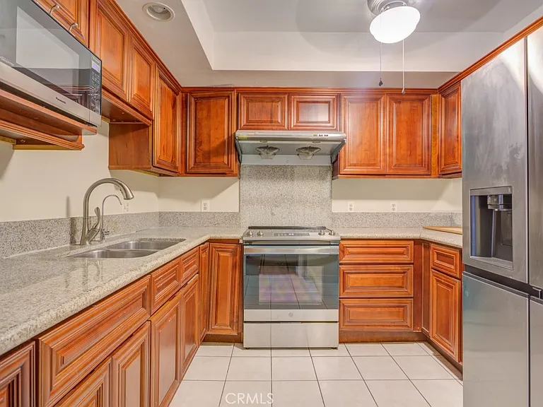 1610 S Pomona Ave #C15 — Photo 29