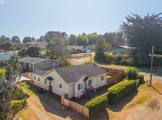 520 5th St SE, Bandon, OR 97411