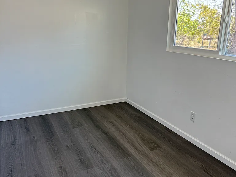 9823 Lombardy Ave — Photo 13