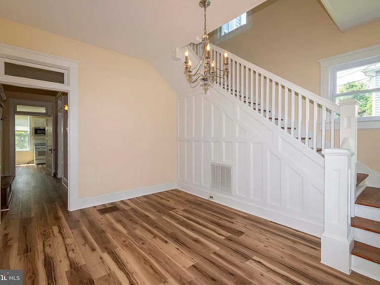 222 W Main St — Photo 19
