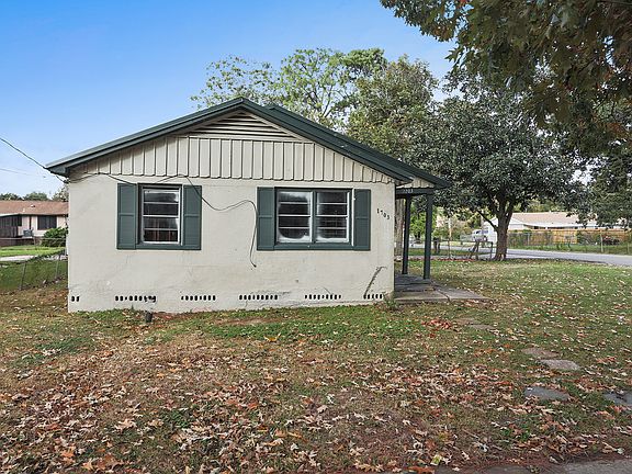 2nd image of 1703 Shirley Dr