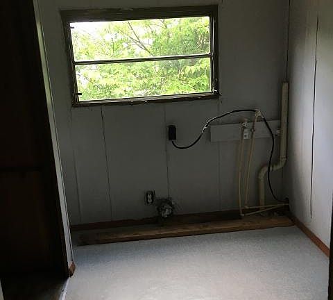 Washer/dryer hookup utlity room