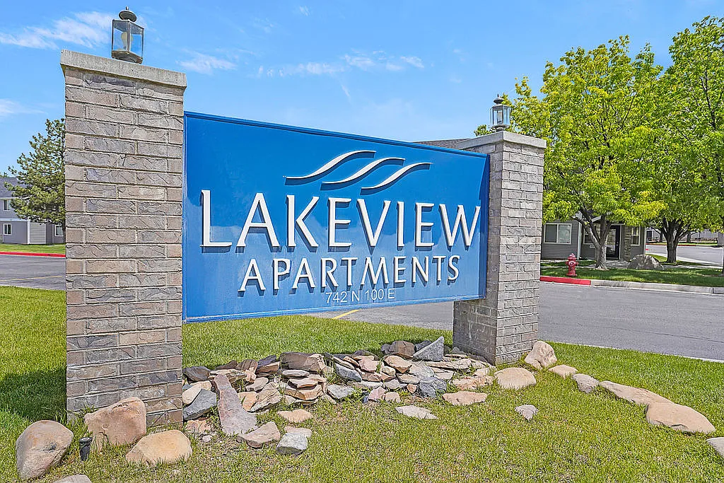 Lakeview Apartments — Photo 1