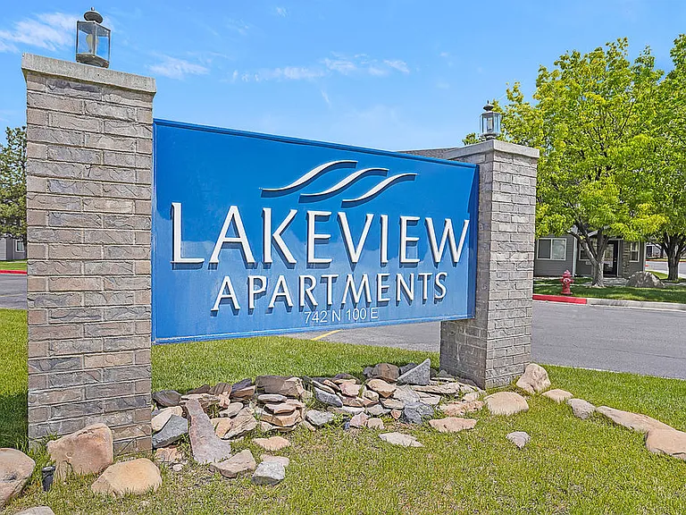 Lakeview Apartments — Photo 1
