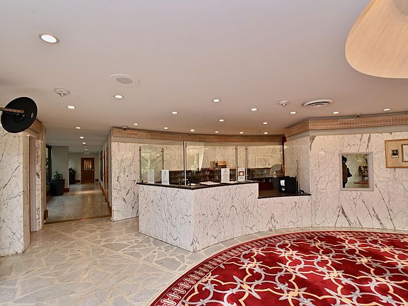 24 hour front desk with very helpful receptionists