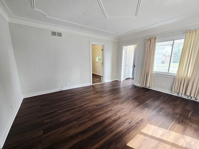 1037 Birchwood Ave — Photo 3