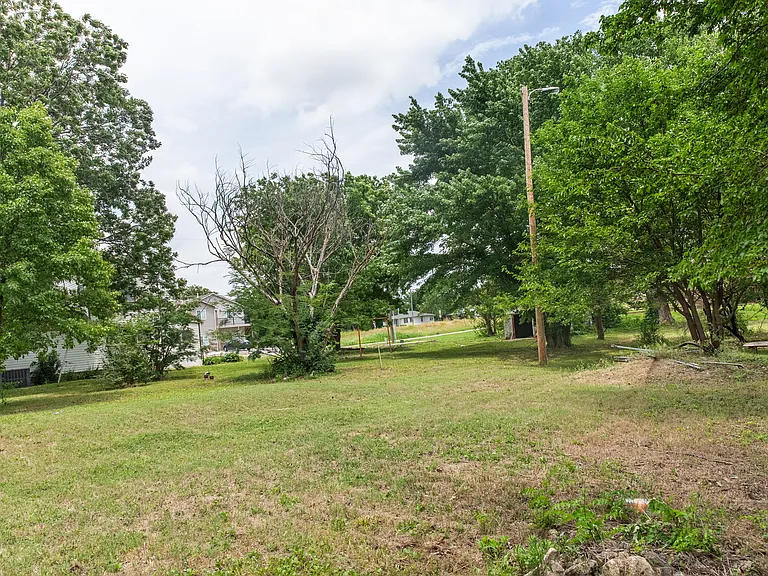 1028 Walnut St — Photo 17