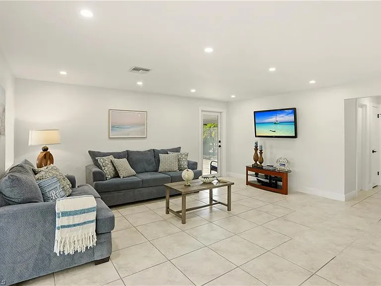 339 Landmark St — Photo 4