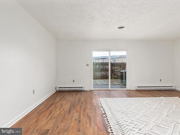 2nd image of 142 Hackberry Dr
