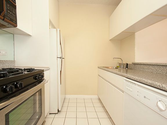4th image of 22-26 W 15th St APT 14E