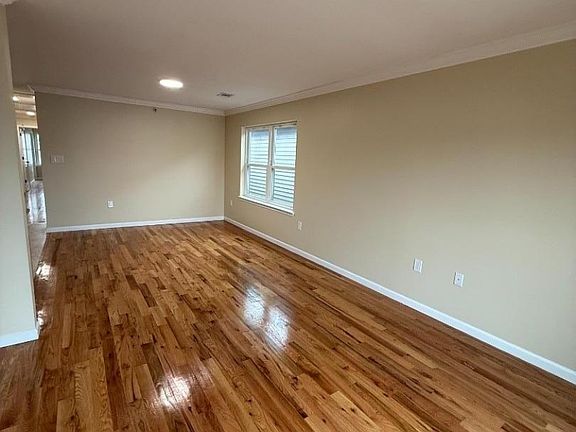 4th image of 50 Delaware St