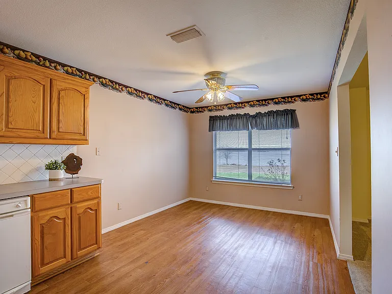 4804 Edgewater Dr — Photo 15