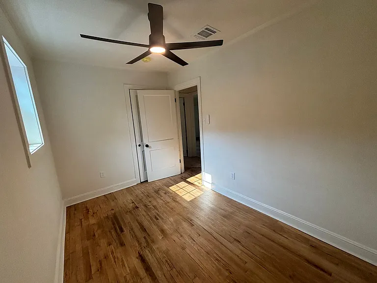 213 Kelly St — Photo 10