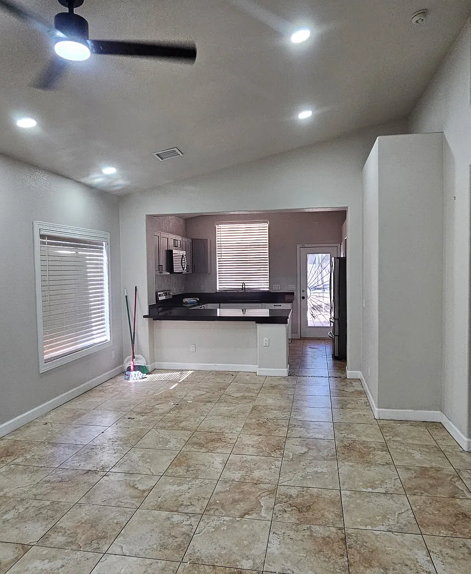 3 bed, 1264 sqft, $1,950 — Photo 1
