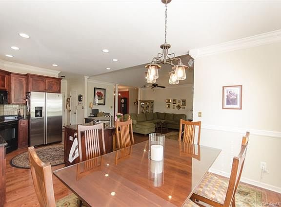 5th image of 894 Clear Creek Cir