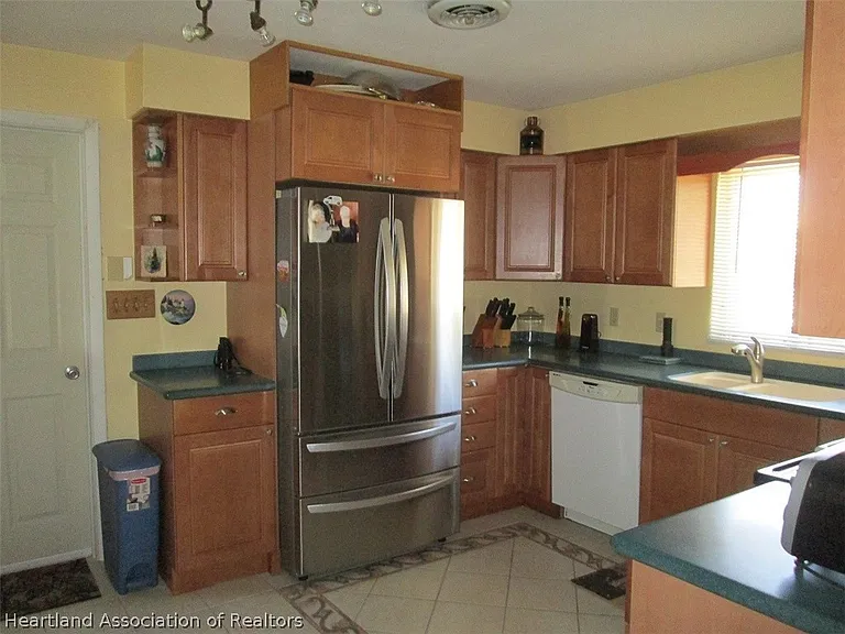 38 Lake Henry Dr — Photo 9
