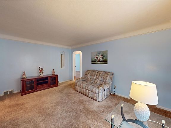 4th image of 4911 Park Dr