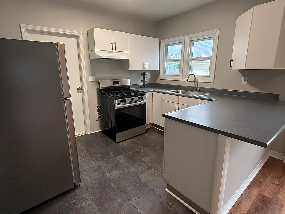 312 Cedar Pl #1/2