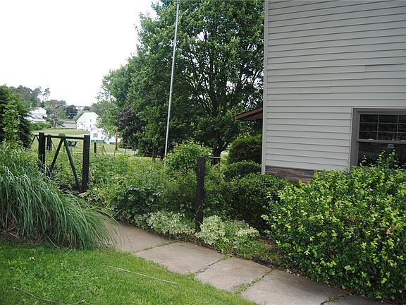 3rd image of 569 Main St