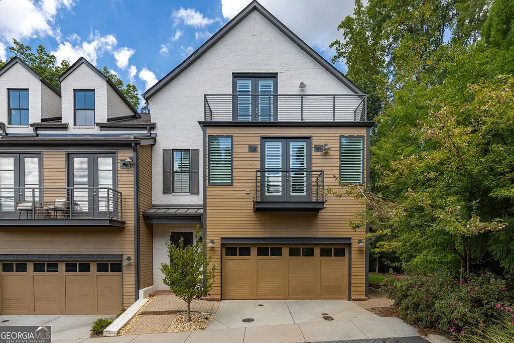 3 bed, 3.5 bath, 3785 sqft, $5,000 — Photo 1
