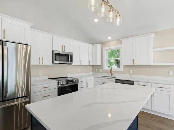 1312 Robinwood Ln, Faribault, MN 55021