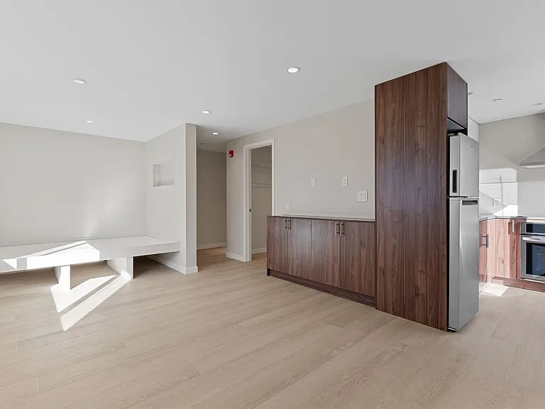 McKinnley Apartments - Luxury Studios! — Photo 19