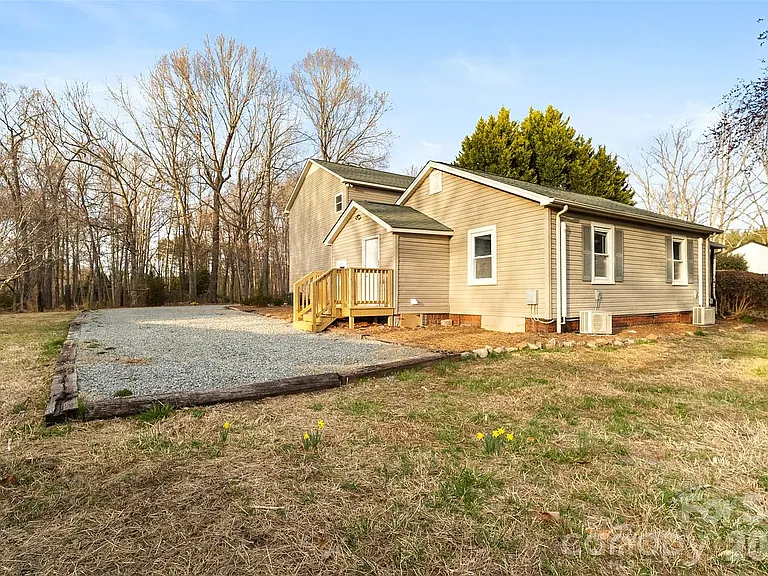 1751 Robert Martin Rd — Photo 29