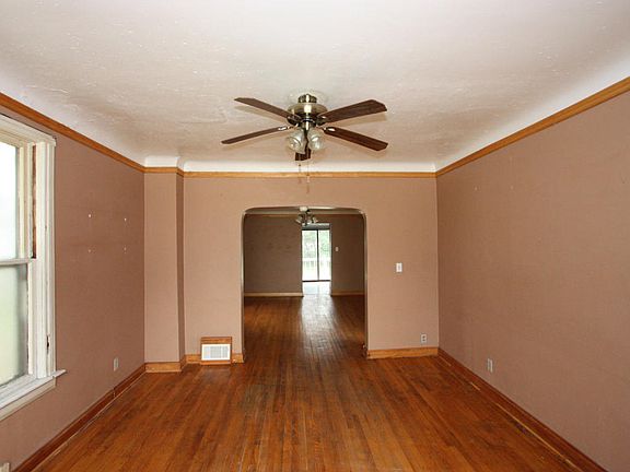 2nd image of 1511 Seymour St