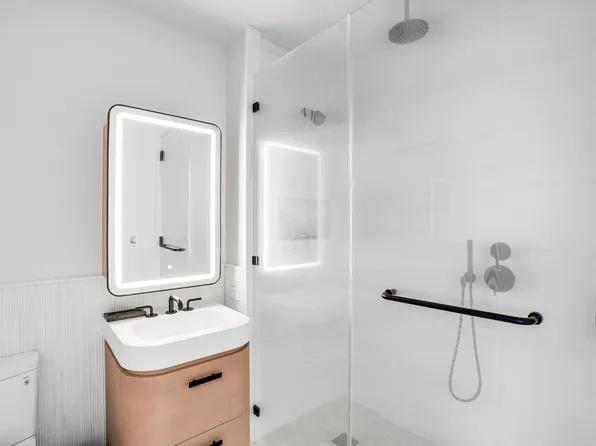 480 Kent Avenue image 11 of 32