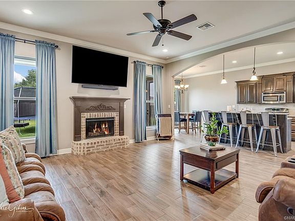 5th image of 1001 Green Wood Cir
