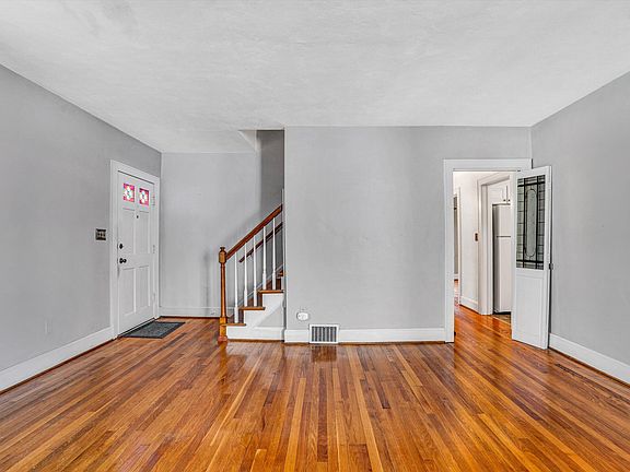 5th image of 2920 Bradley St NE