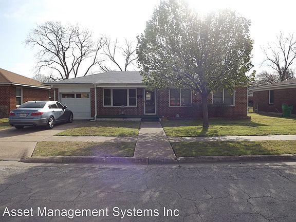 3rd image of 404 Meadow Dr