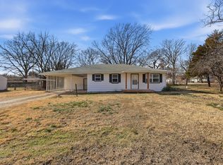 213 S Poplar St, Douglass, KS 67039