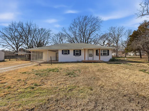 213 S Poplar St, Douglass, KS 67039