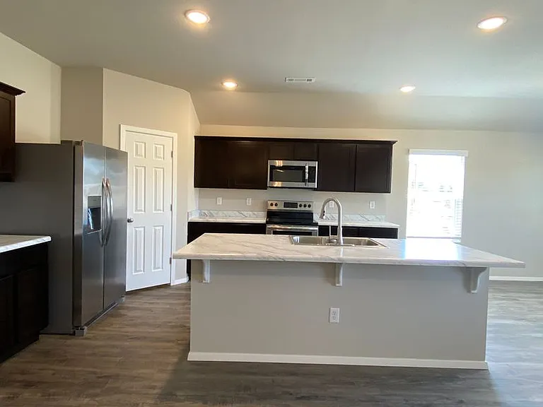 8104 Dogwood Dr — Photo 6