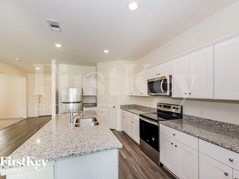 1840 Sandlin Dr — Photo 4
