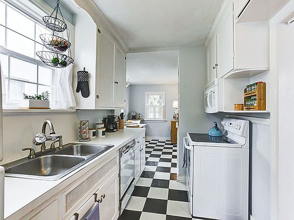 5th image of 4622 Kensington Ave